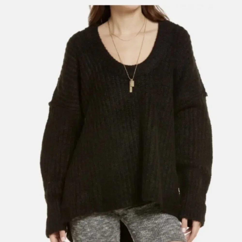 Free People Blue Bell V-Neck Sweater – Black, Size XS (NWT)